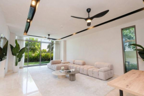 Dubai Hills - Modern 5 Bedroom Expansive Villa by TLRE Holiday Homes